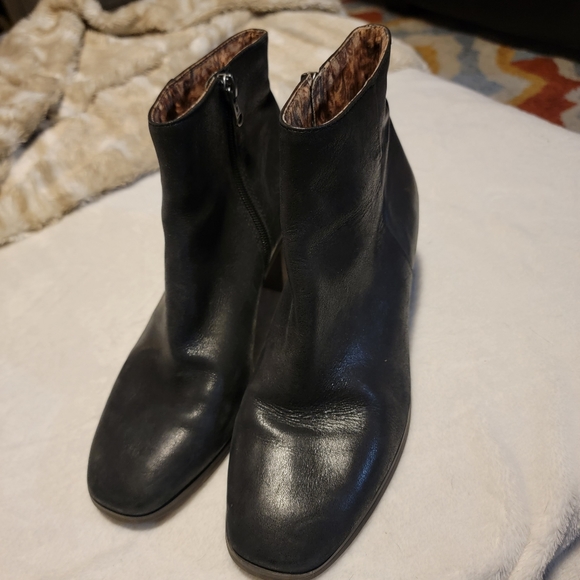 Lucky Brand Black Soft Leather Bootie SZ 9 - Picture 6 of 7
